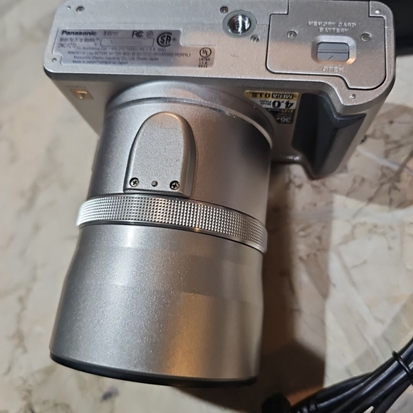 Panasonic LUMIX DMC-FZ10 digital camera W/ Bag, 2gb Memory Card TESTED W… - Picture 11 of 15